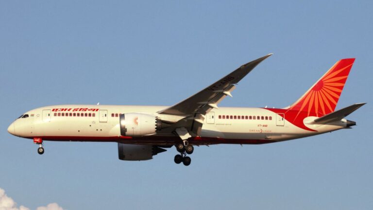 ଏୟାର ଇଣ୍ଡିଆର ପାଇଲଟ ଉଡ଼ାଣ ପୂର୍ବରୁ ଖସିପଡ଼ିଲେ; ବେଙ୍ଗାଲୁରୁ KIA ରୁ AI 2414 ବିମାନ ବିଳମ୍ବରେ ଉଡ଼ିଲା