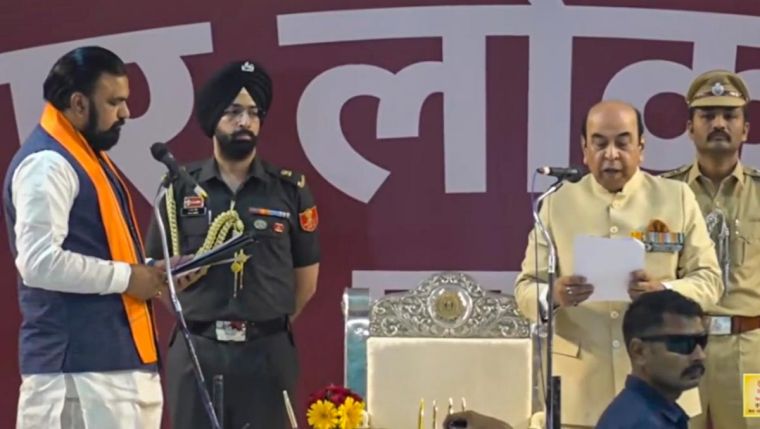 ବିହାରରେ ଐତିହାସିକ ପରିବର୍ତ୍ତନ: ସମ୍ରାଟ ଚୌଧୁରୀ ନେଲେ ମୁଖ୍ୟମନ୍ତ୍ରୀ ପଦର ଶପଥ, ପ୍ରଥମଥର ପାଇଁ ବିଜେପିର ସରକାର