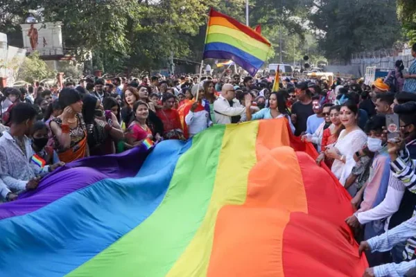 ପିଙ୍କ୍ ଇକୋନୋମିର ଉତ୍ଥାନ: କିପରି LGBTQIA+ ସମ୍ପ୍ରଦାୟର କ୍ରୟ କ୍ଷମତା ଭାରତୀୟ ବଜାରକୁ ନୂଆ ଦିଶା ଦେଉଛି